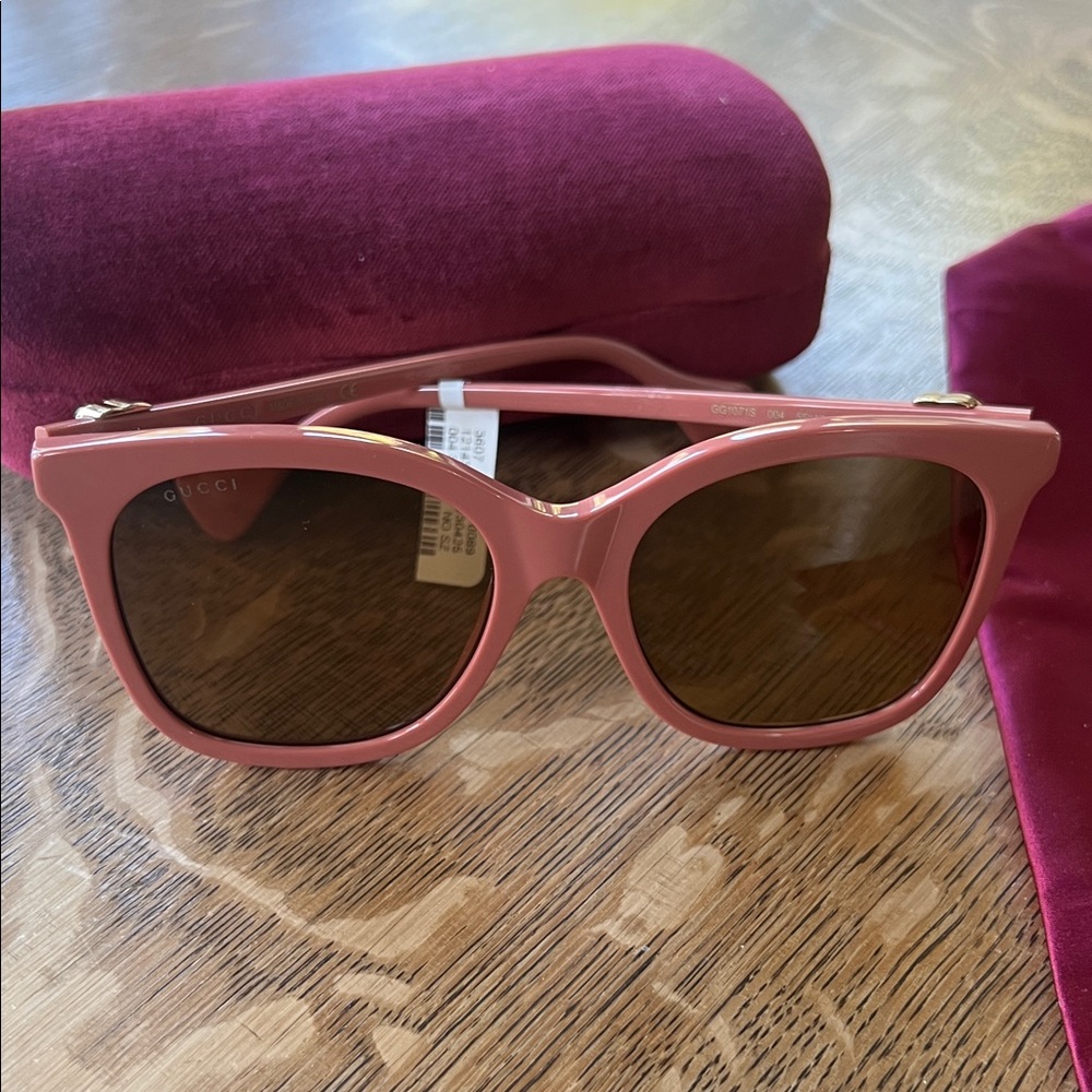 Gucci Rose Sunglasses with Velvet Case